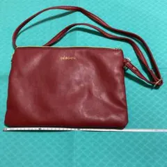 赤色黒色ショルダーバック　ゴールドファスナー