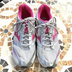 【美品】 Mizuno ミズノスニーカー シルバー/ピンク/ 　履きやすい