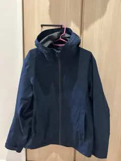 ユニクロ　ブロックテックパーカ3Dカット　防水　ネイビー フード付きパーカー