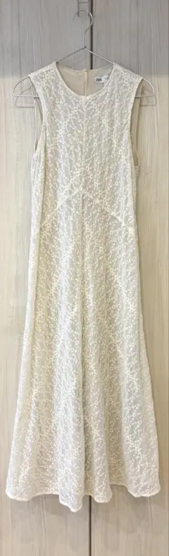 ZARA 刺繍入りワンピース　Lサイズ