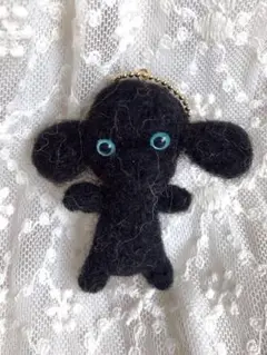 黒い羊毛フェルトキャラクター