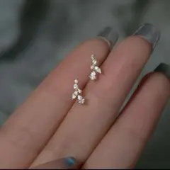 No73 小ぶり キラキラ ピアス［ゴールド］金属アレルギー対応 高品質