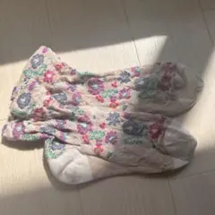 【ようちゃん様専用】靴下屋　花柄 ベージュ系 ソックスのサムネイル