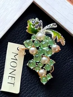 Monet タグ付ブドウ ヴィンテージブローチH74