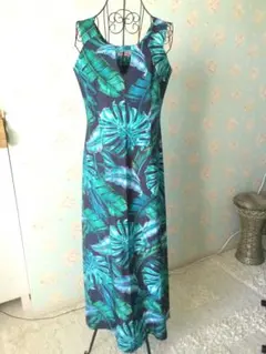 新品未使用品フラダンス用ロングドレス 青緑色の葉柄