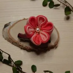 つまみ細工の髪飾り(ブローチ)薄オレンジ