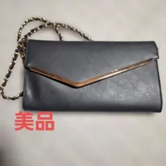 黒い合成皮革ショルダーバッグ