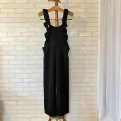 フリルデザイン サロペット Sサイズ ブラック 黒node. 黒 オーバーオール