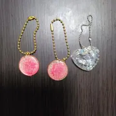 ピンクラウンドチャームとハート型クリアチャームセット
