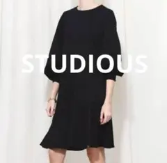 STUDIOUS　アシンメトリーポンチフレアーワンピース　ブラックのサムネイル