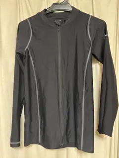 ナイキ　ジップアップ ラッシュガード　170