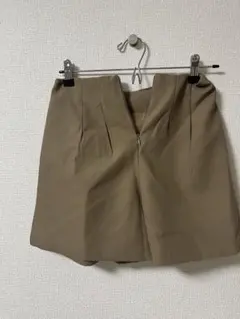 ベージュ プリーツショートパンツ