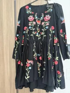 ZARA WOMAN 新品 刺繍入りブラックチュニック 花柄