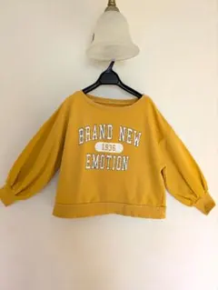 イエロートレーナーMサイズ袖がふんわりしててかわいい。ダメージ加工で古着風
