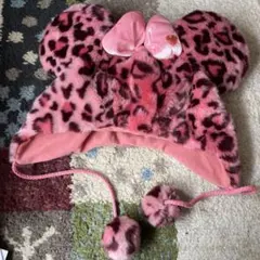 ピンクヒョウ柄耳付きファー帽子