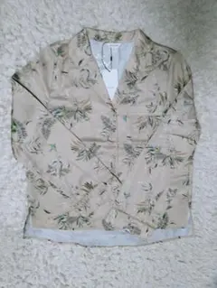 MOUSSY ボタニカル柄 長袖シャツ ベージュ系 フリーサイズ　タグ付のサムネイル