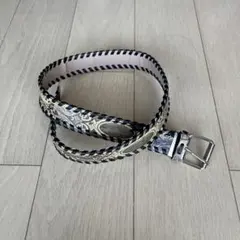 編み込みデザイン ベルト 黒と金