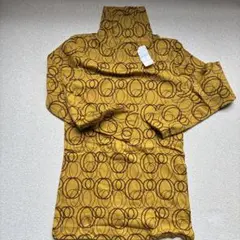マスタード色 ハイネックインナー