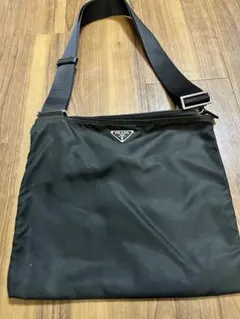PRADA ブラック ショルダーバッグ