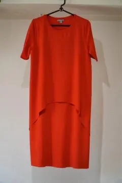 COS　ワンピース 赤　フロントデザイン
