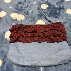 familiarフリル付きポーチ 赤と青のチェック柄