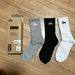 Stussy ロゴ入り黒ソックス サイズ8-13 3足セットのサムネイル