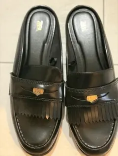ZARA フリンジ コインローファー サンダルブラック　美品38のサムネイル