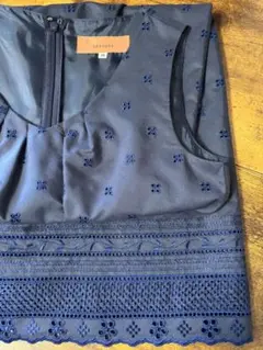 SunaUna 刺繍入りノースリーブひざ丈ワンピース