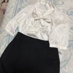 イネドの黒スカート とボウタイブラウス　M