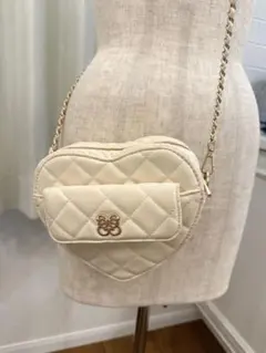 アイボリー ハート型ショルダーバッグ