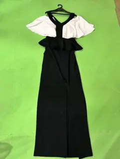 フリルデザイン ペプラムドレス 黒・白M