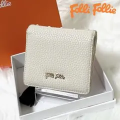 【美品】Folli Follieレザー 二つ折り財布 型押しロゴ シルバー金具のサムネイル