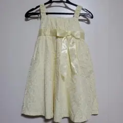 淡い黄色の刺繍入りドレスのサムネイル