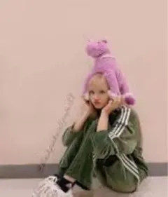 BLACK PINK ブラックピンク リサ　着用　モデル adidas