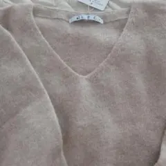 ベージュ Vネックニット 長袖アンゴラ