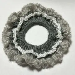 フリルシュシュ（かぎ針編み）！グレーのヘアアクセサリー♡ニットのハンドメイド