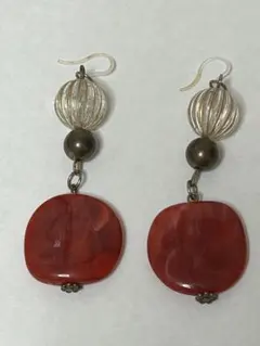 赤 ビーズ ピアス 揺れる アンティーク調 大人 上品