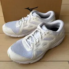 美品23.5cm ミズノ MIZUNO ランニングシューズ　マキシマイザー25