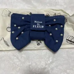 【新品未使用】Maison de FLEURのリボン型ポーチ　クラッチのサムネイル