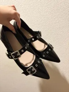 【美品】ポインテッドトゥフラットシューズ 黒のサムネイル
