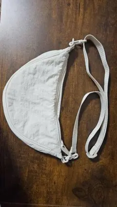 ユニクロ　ラウンドミニショルダーバッグ