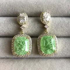 【新品】 大粒 ピアス ライトグリーン ゴールド ジルコニア 上品 レディース