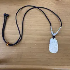 天然石マザーオブパールの鳥の彫刻付き白色ネックレス