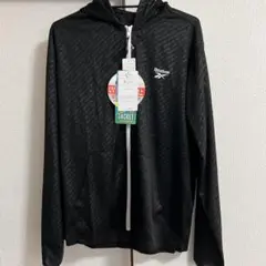 新品未使用タグ付き　Reebok フード付きジップアップパーカー