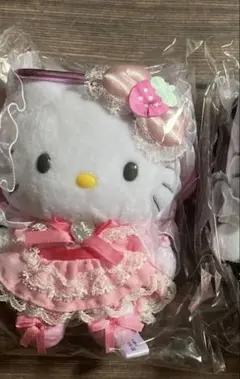 ハローキティ　ラブリーフリル マスコットキーホルダー ロリータ キティピンク