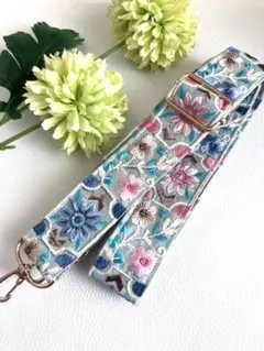 インド刺繍リボンショルダーストラップ　水色花柄　スマホショルダー