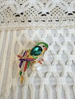 カラフルな鳥のビンテージブローチ