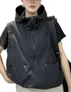 美品　レディース　フード付きブラックベスト