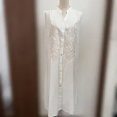 刺繍入りホワイトノースリーブワンピースのサムネイル