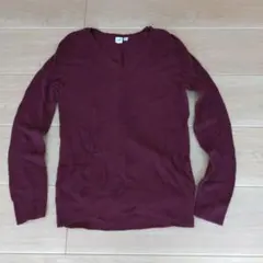 ① GAP バーガンディ Vネックニット XS